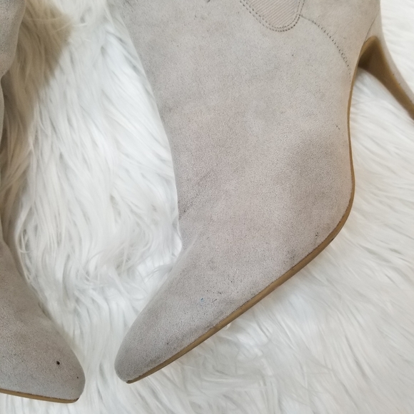 EXPRESS Pointed Faux Suede Ankle Boots Light Gray Color SIZE 9. - Picture 6 of 16